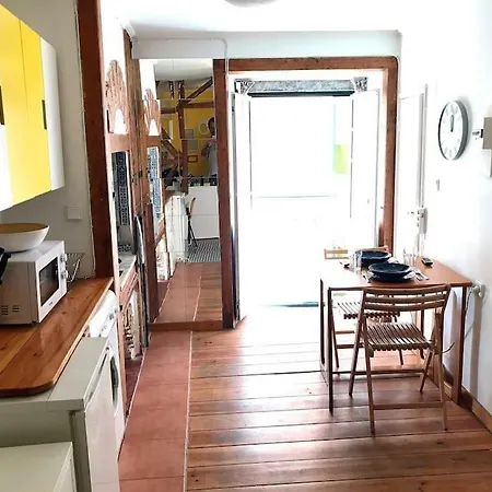 Typical Studio In Great Location! Tram 28! شقة Lisboa