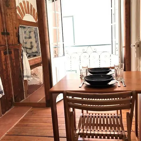 Typical Studio In Great Location! Tram 28! شقة