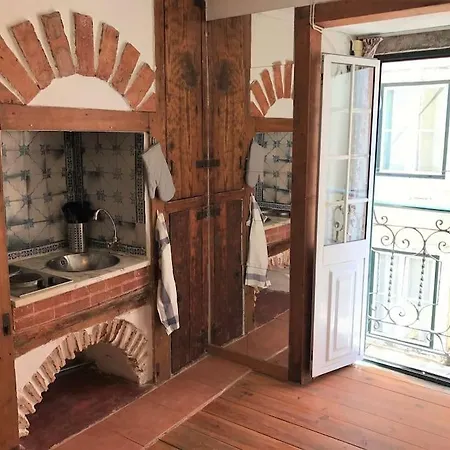 شقة Typical Studio In Great Location! Tram 28! *